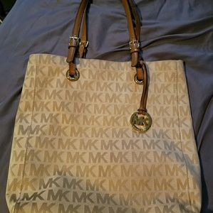 Micheal Kors purse